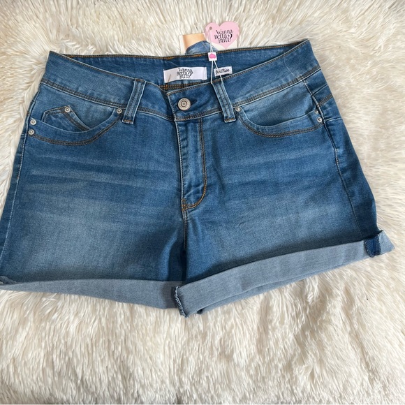 YMI Wanna Betta Butt mid rise shorts size 11 - Picture 10 of 11